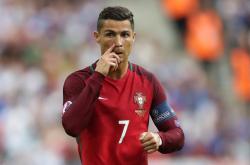 詹姆斯爆冷击败巴塞罗那，突破纪录引爆全场！